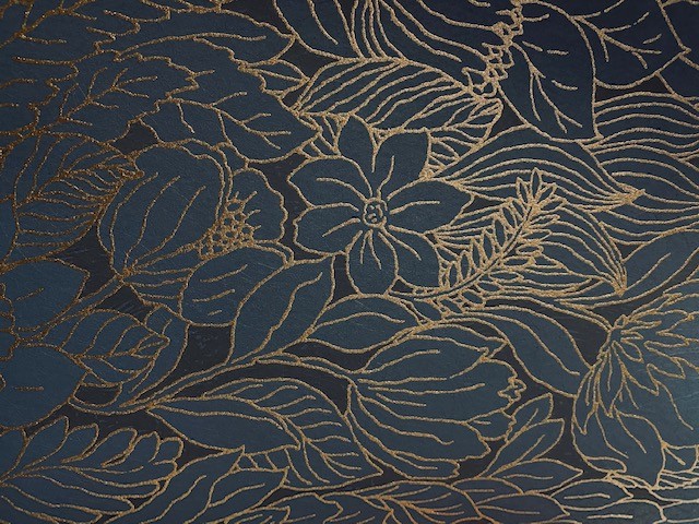 papier peint florale fond bleu aux contours doré