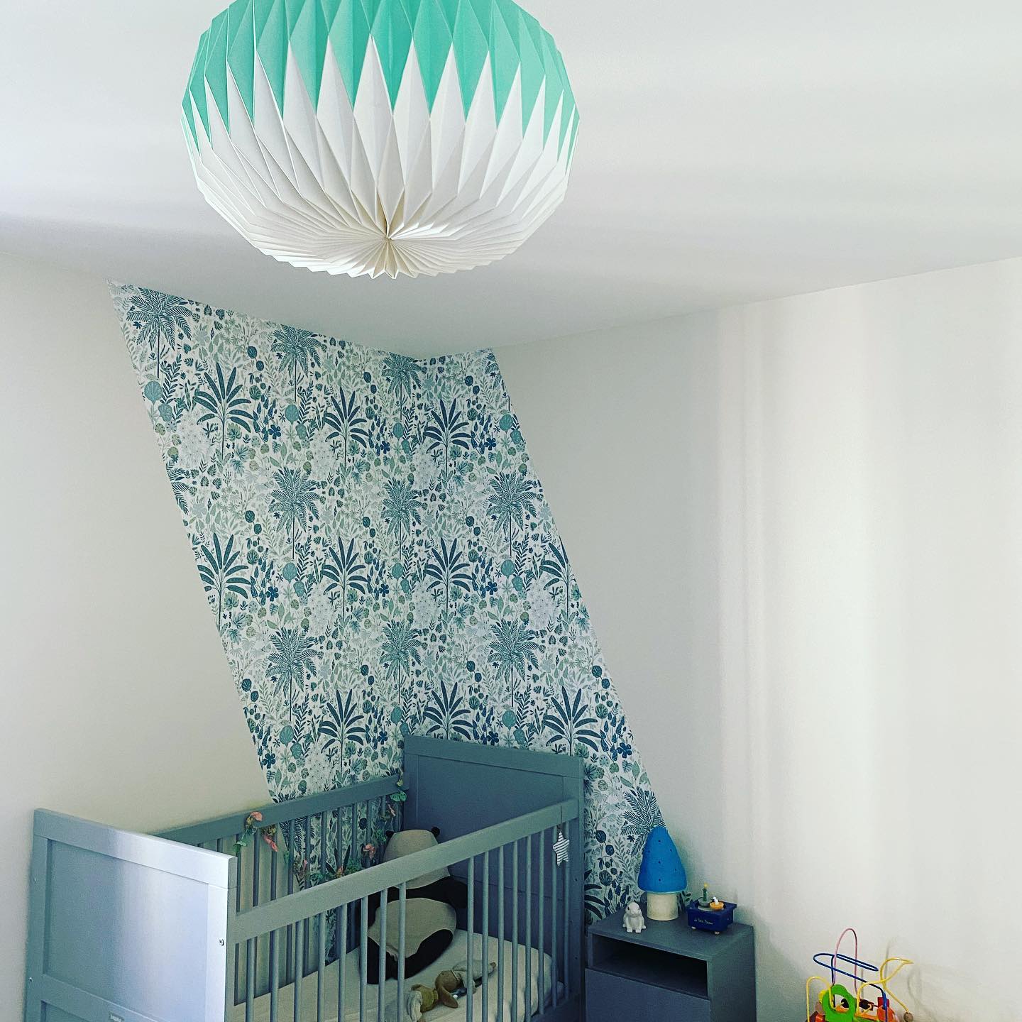 Papier peint feuillages pose diagonale