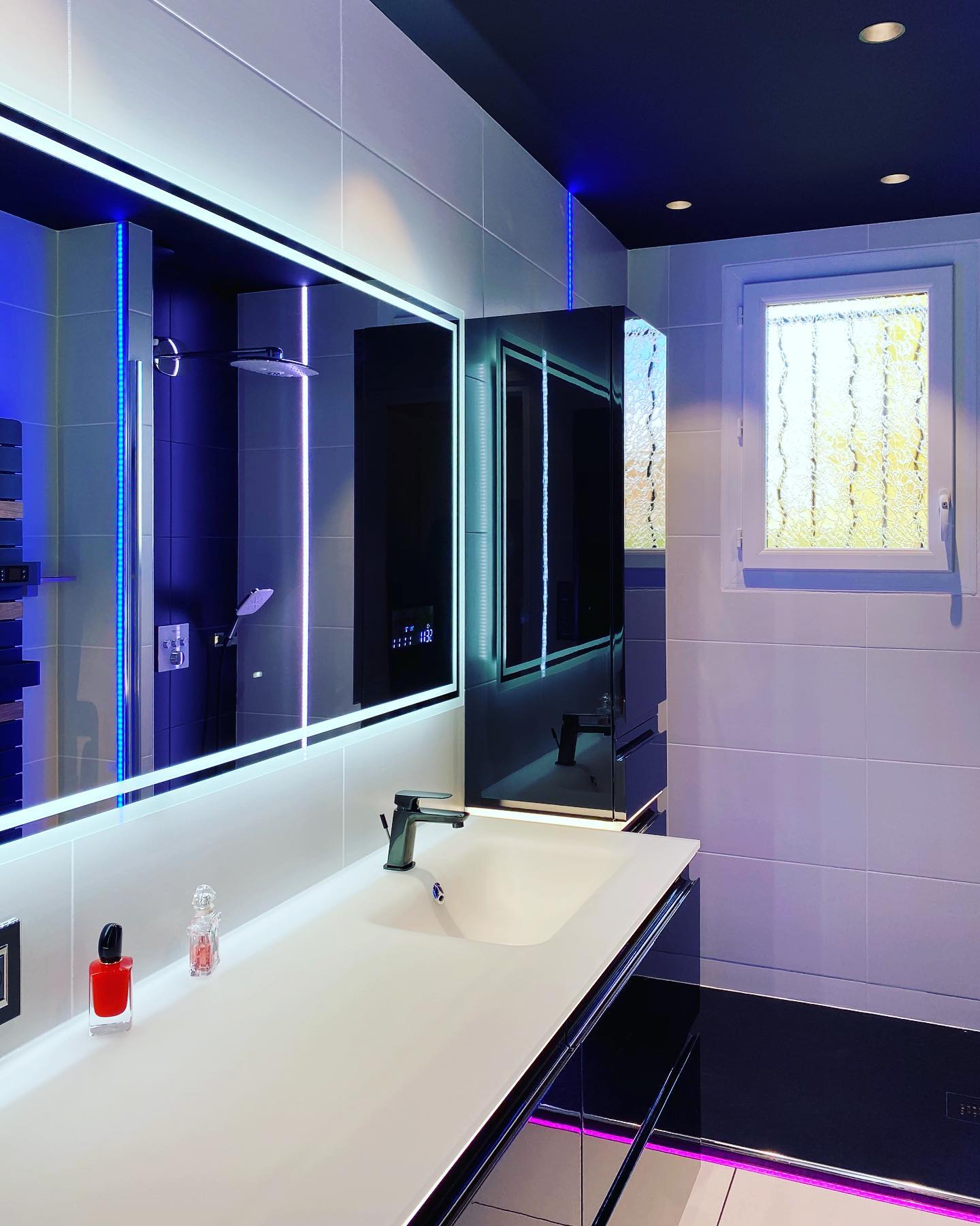 salle d'eau noir et blanc rénovation