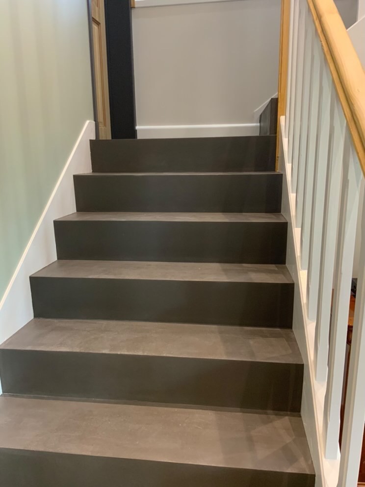 rénovation escalier en béton ciré