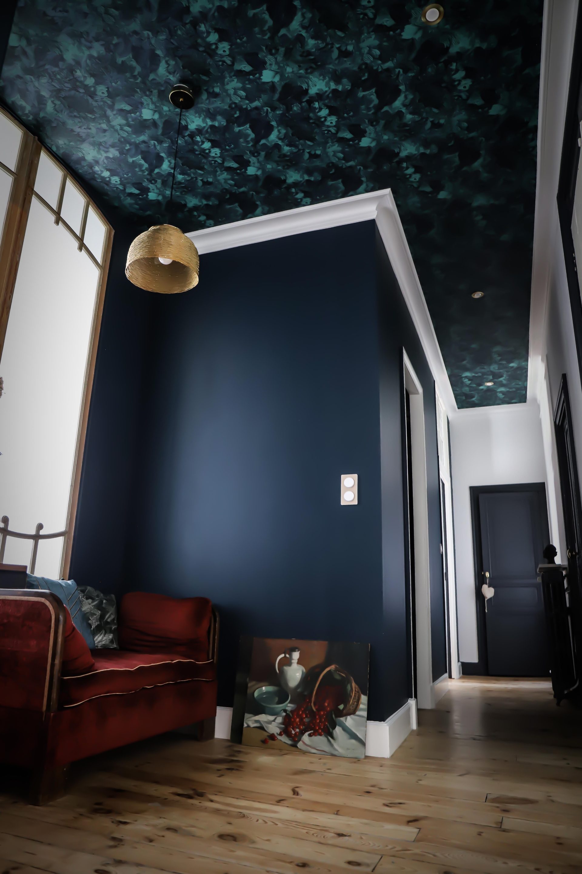 entrée papier peint au plafond