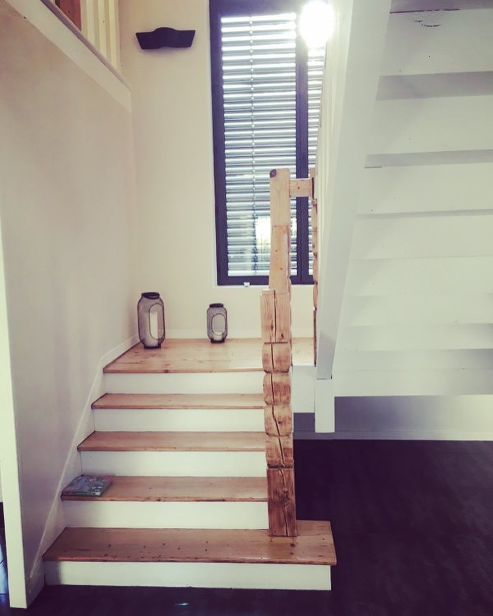 rénovation escaliers bois et blanc