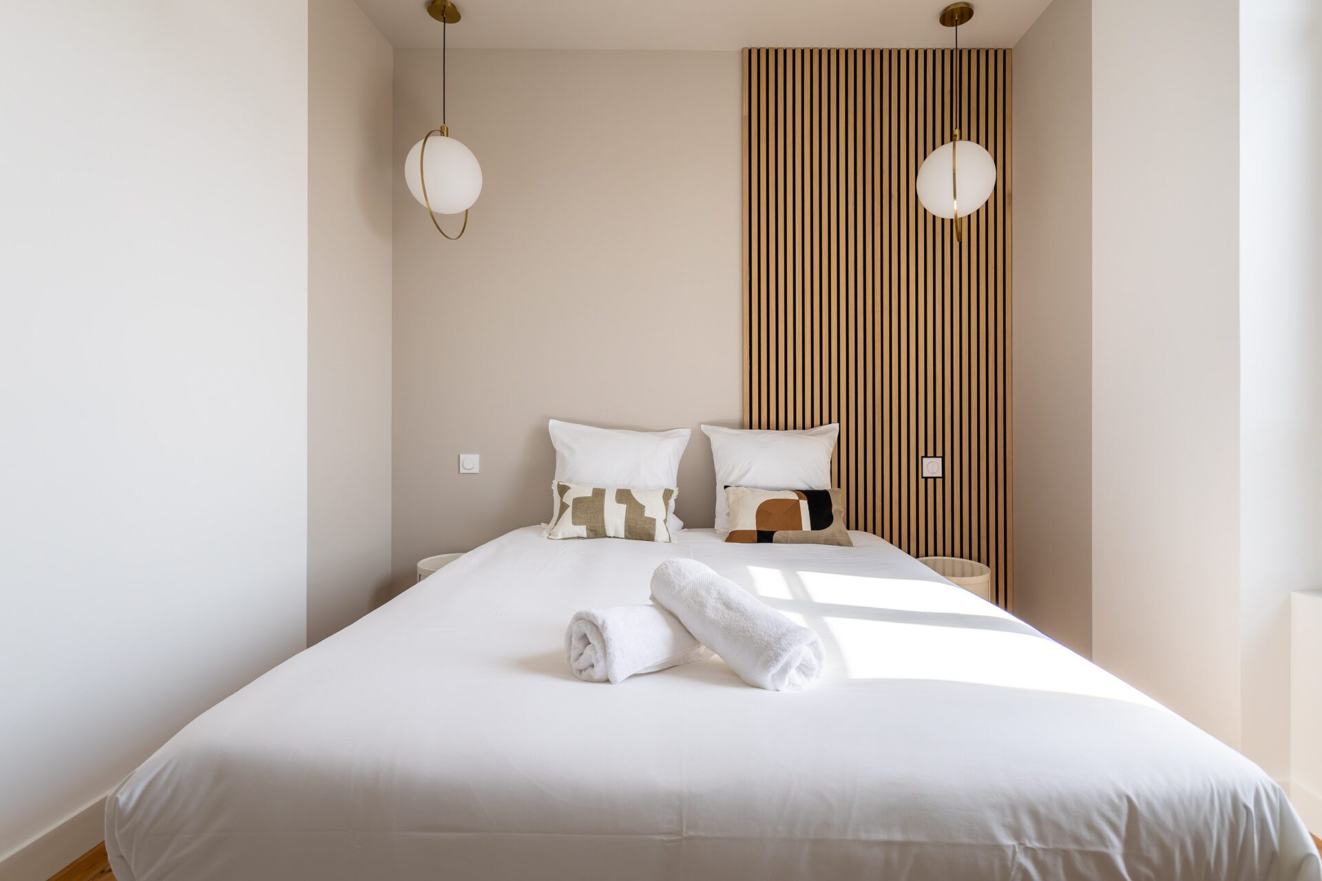 tête de lit tasseaux et alcove beige