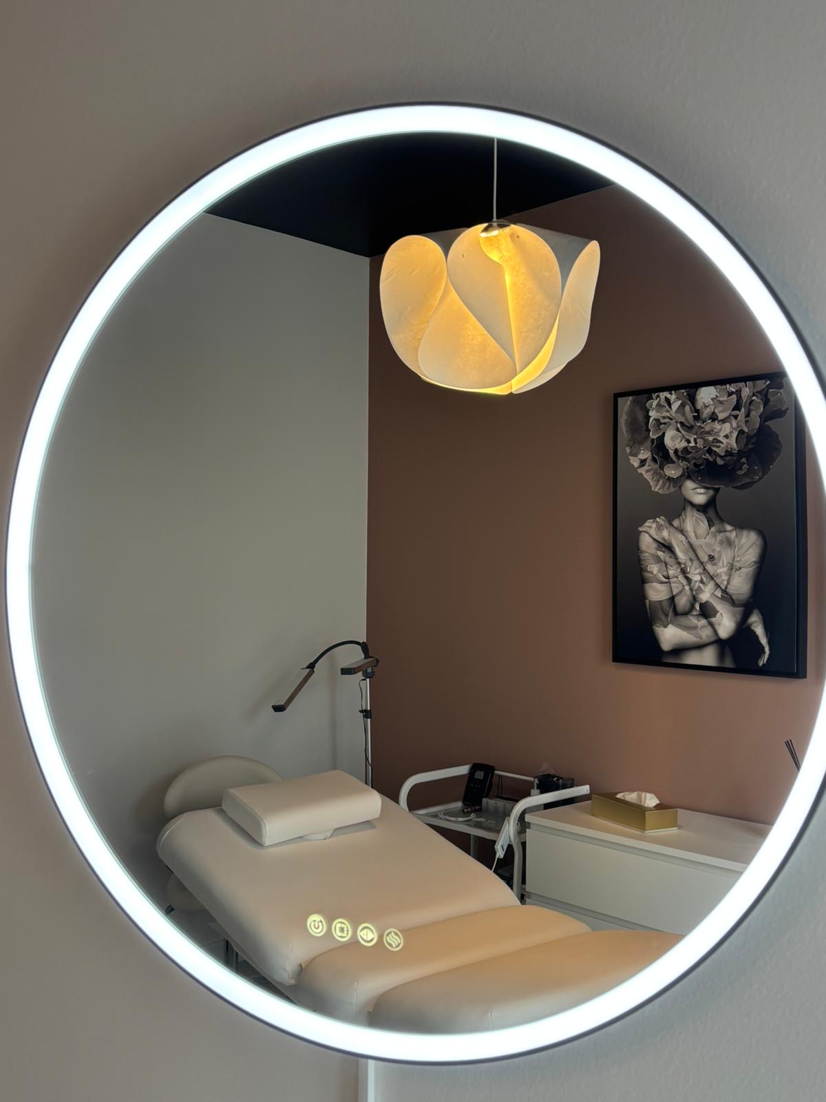 reflet - miroir - institut - soin- beauté - tableau - decoration - ambiance